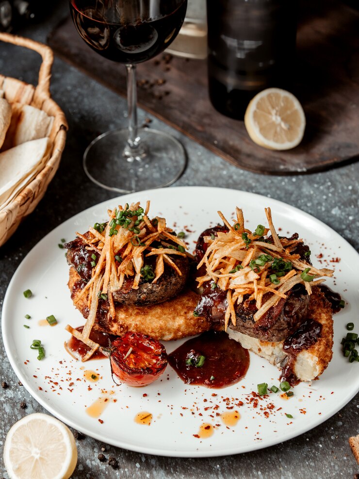 meat balls with fried potatoe rounds plate 140725 4805